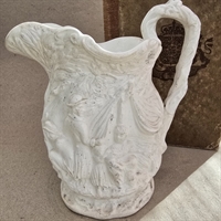 hvid-porcelaenskande-fyldt-motiver-gammel-maelkekande-vandkande-engelsk